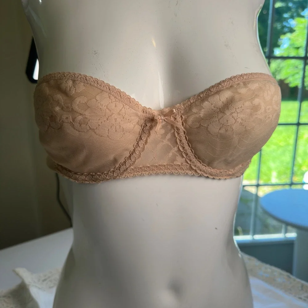 Maidenform Pretty Shapely Vintage 80s Beige Lace Strapless Bra ILGWU USA 34A‎